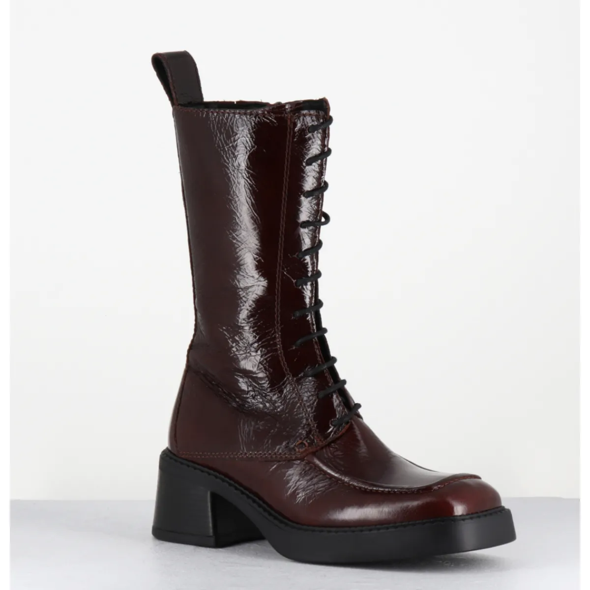 Boots^E8 BY MIISTA Boots à lacets bout carré en cuir naplak - AGUSTINA DARK BROWN BOOTS MARRON