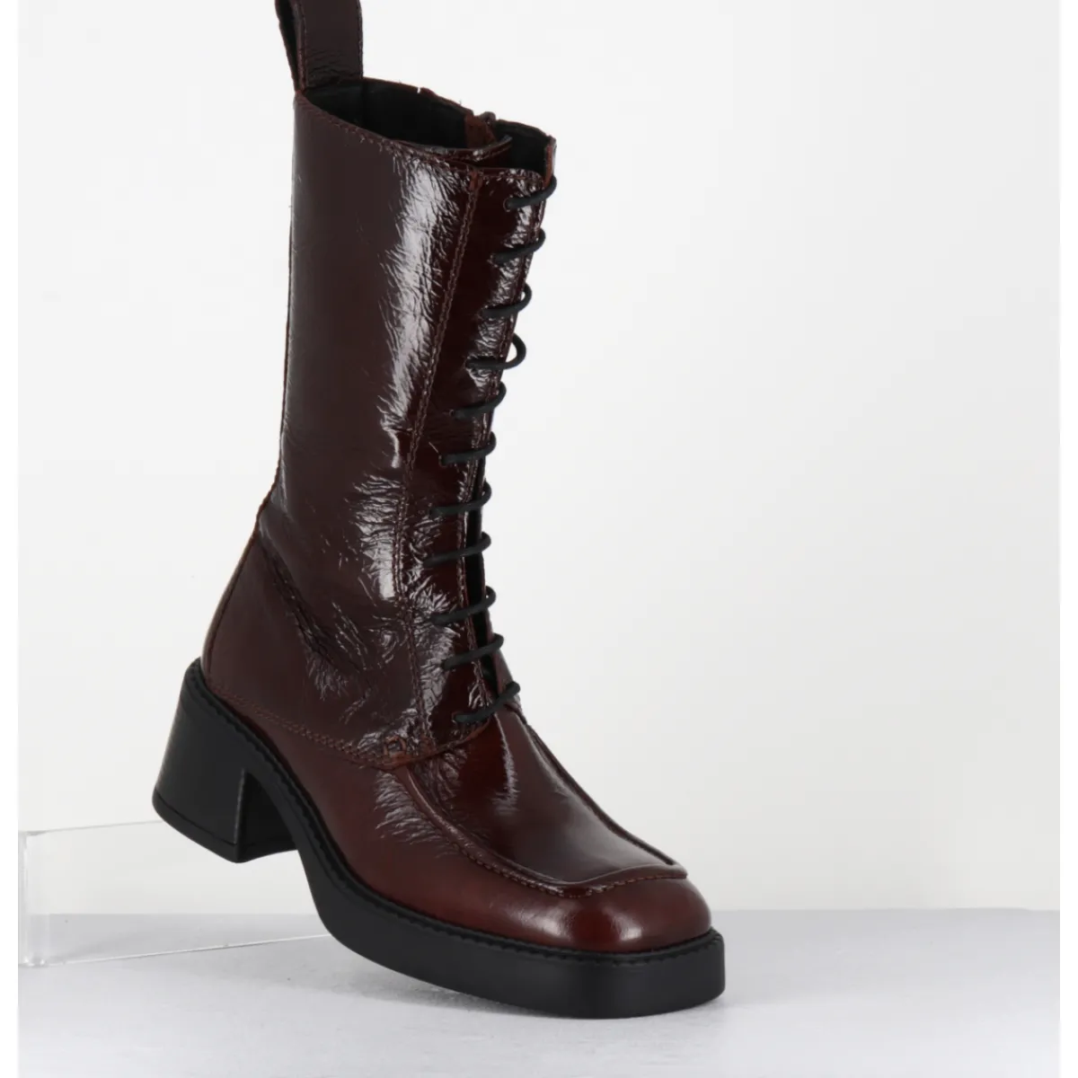 Boots^E8 BY MIISTA Boots à lacets bout carré en cuir naplak - AGUSTINA DARK BROWN BOOTS MARRON