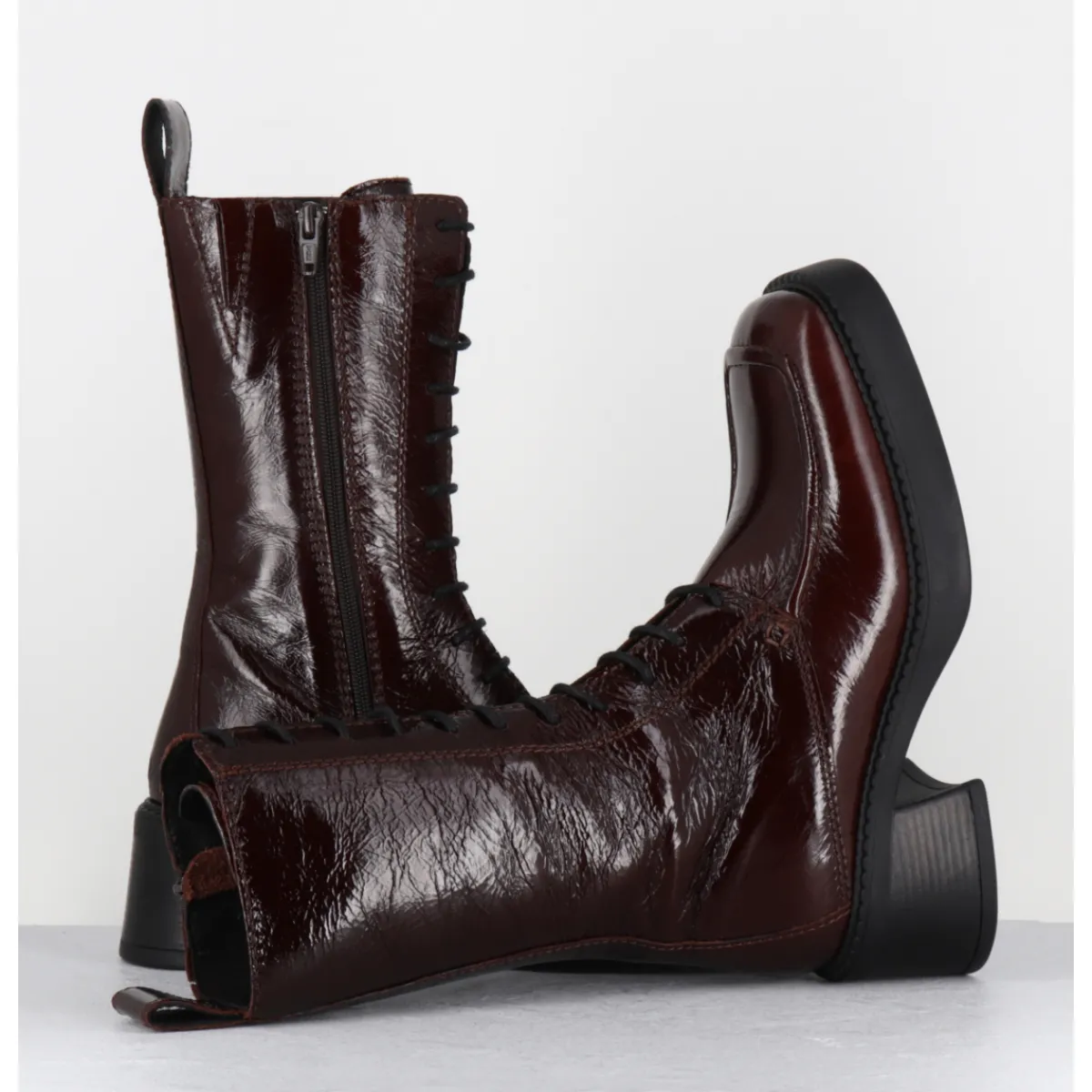 Boots^E8 BY MIISTA Boots à lacets bout carré en cuir naplak - AGUSTINA DARK BROWN BOOTS MARRON