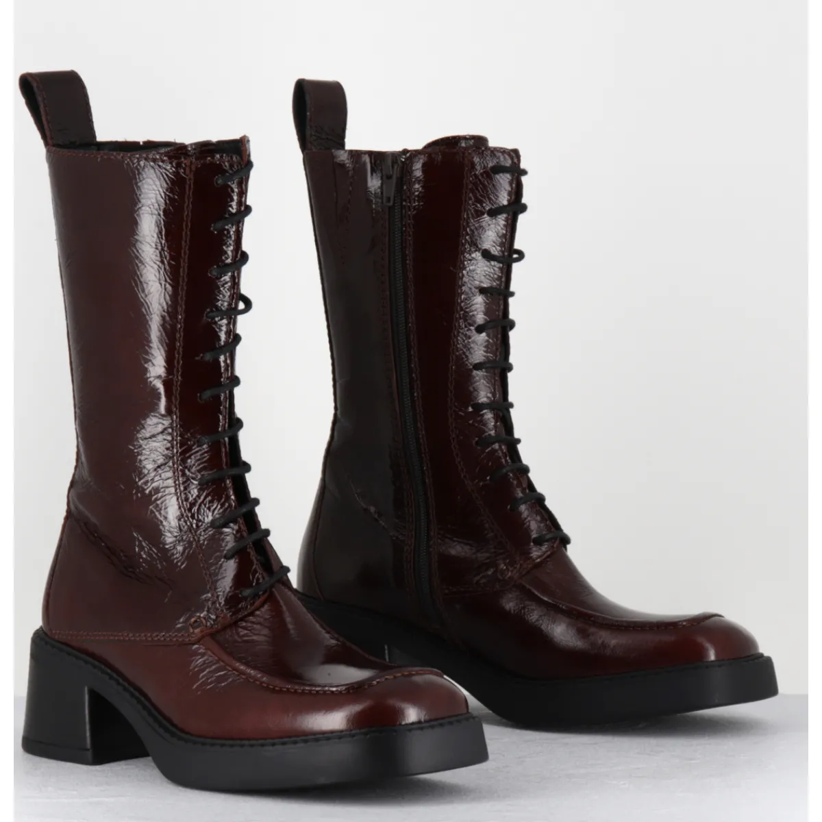 Boots^E8 BY MIISTA Boots à lacets bout carré en cuir naplak - AGUSTINA DARK BROWN BOOTS MARRON
