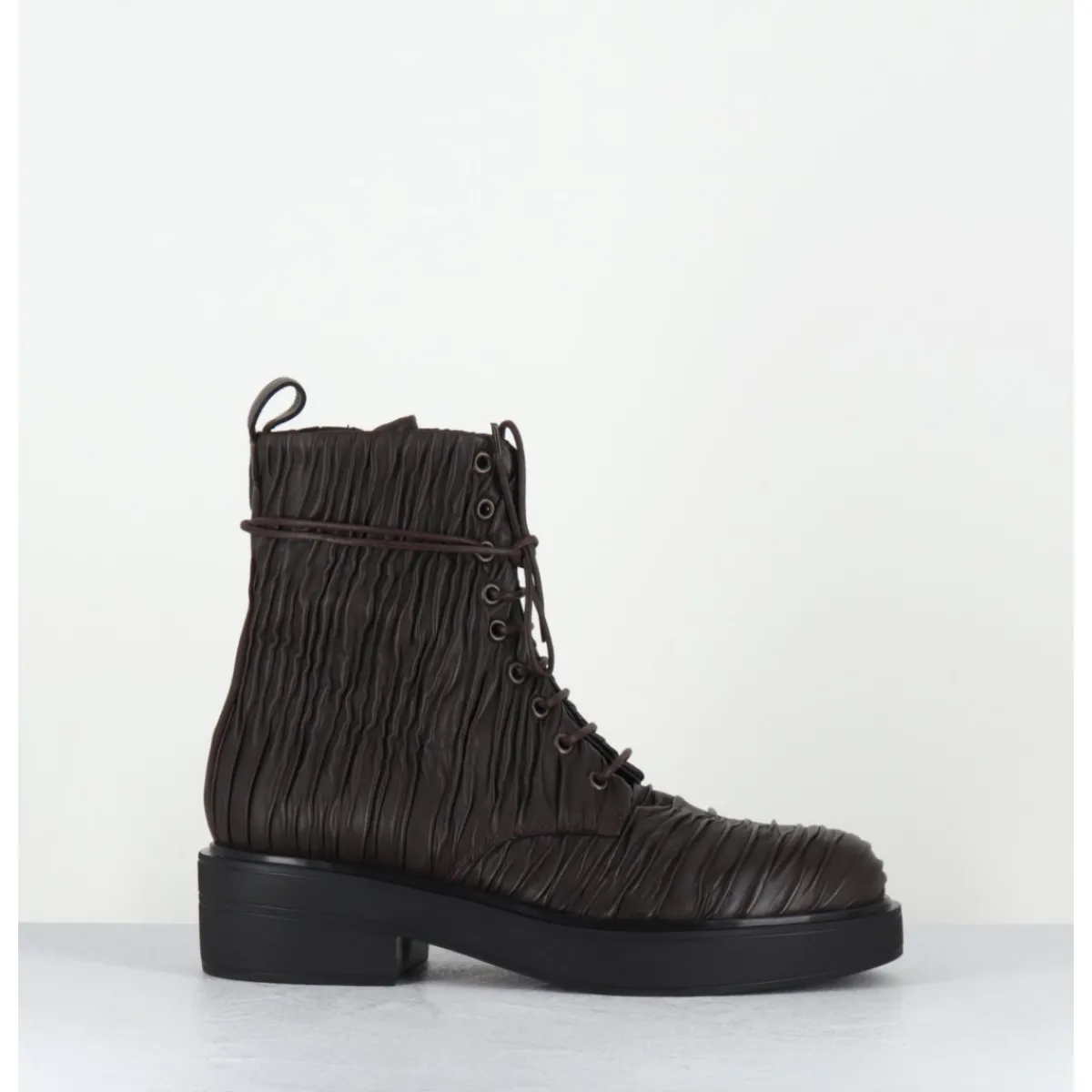 Boots^GARRICE LAB Boots à lacets en cuir plissé - OTARE PLISSE T MORO MARRON