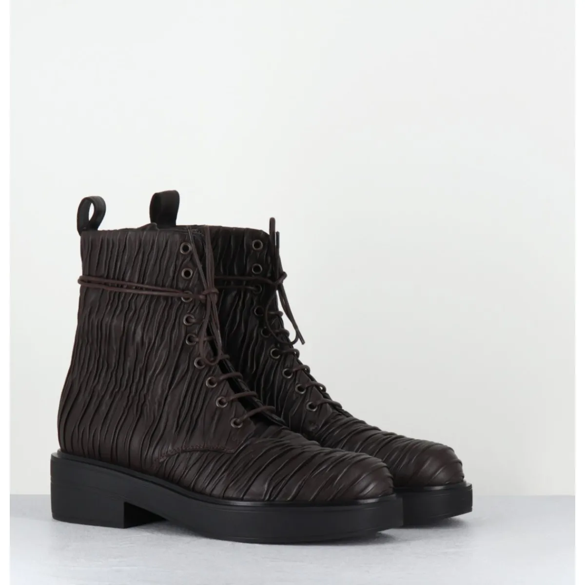 Boots^GARRICE LAB Boots à lacets en cuir plissé - OTARE PLISSE T MORO MARRON