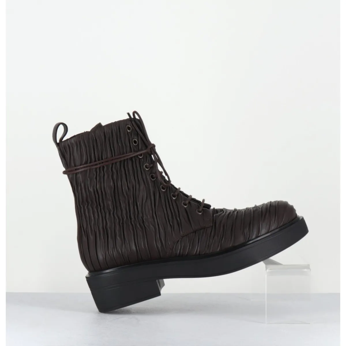 Boots^GARRICE LAB Boots à lacets en cuir plissé - OTARE PLISSE T MORO MARRON