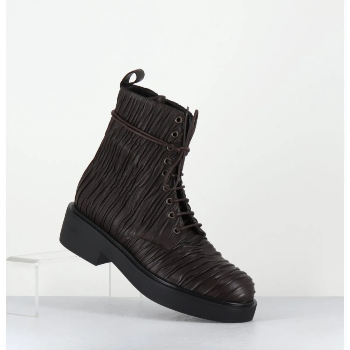 Boots^GARRICE LAB Boots à lacets en cuir plissé - OTARE PLISSE T MORO MARRON