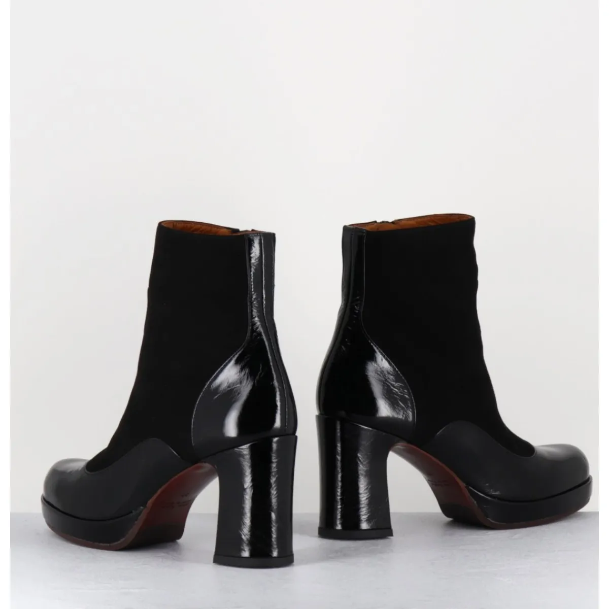 boots__talon_en_cuir_noir_amp_coeur_rouge__danlov_maserati_negro_7.webp Boots^CHIE MIHARA Boots à talon en cuir & coeur rouge - DANLOV MASERATI NEGRO NOIR