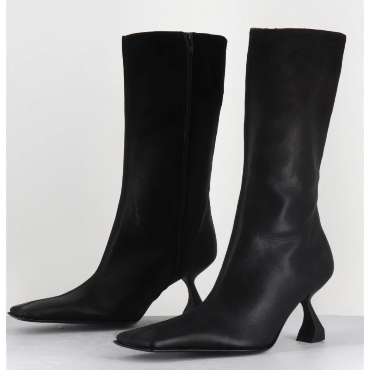 Boots^MIISTA Boots bout carré talon incurvé en cuir - PEARL BLACK BOOTS NOIR