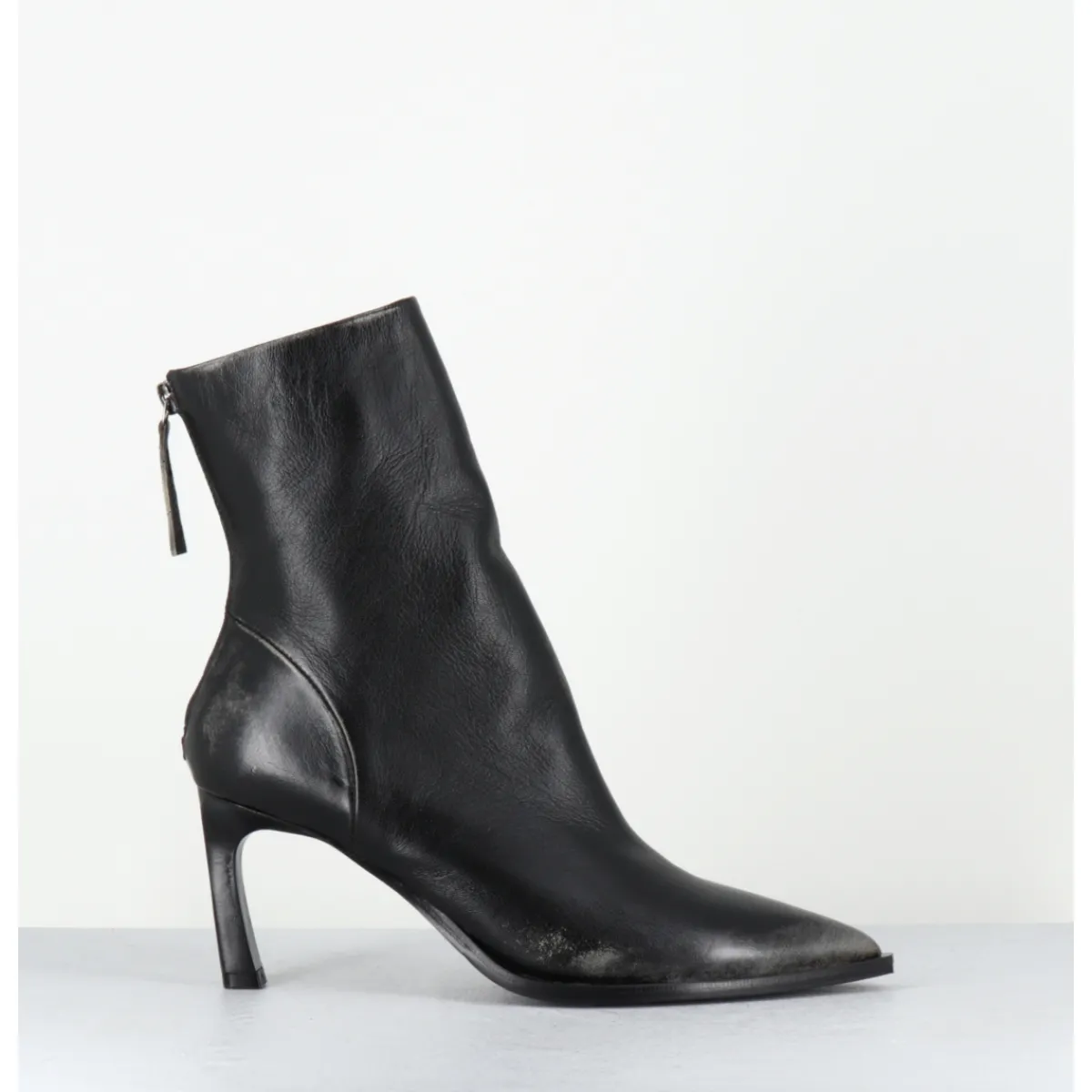 Boots^HALMANERA Boots bout pointu à talon en cuir anthracite brossé - ULA26 NIGER SHADE NOIR