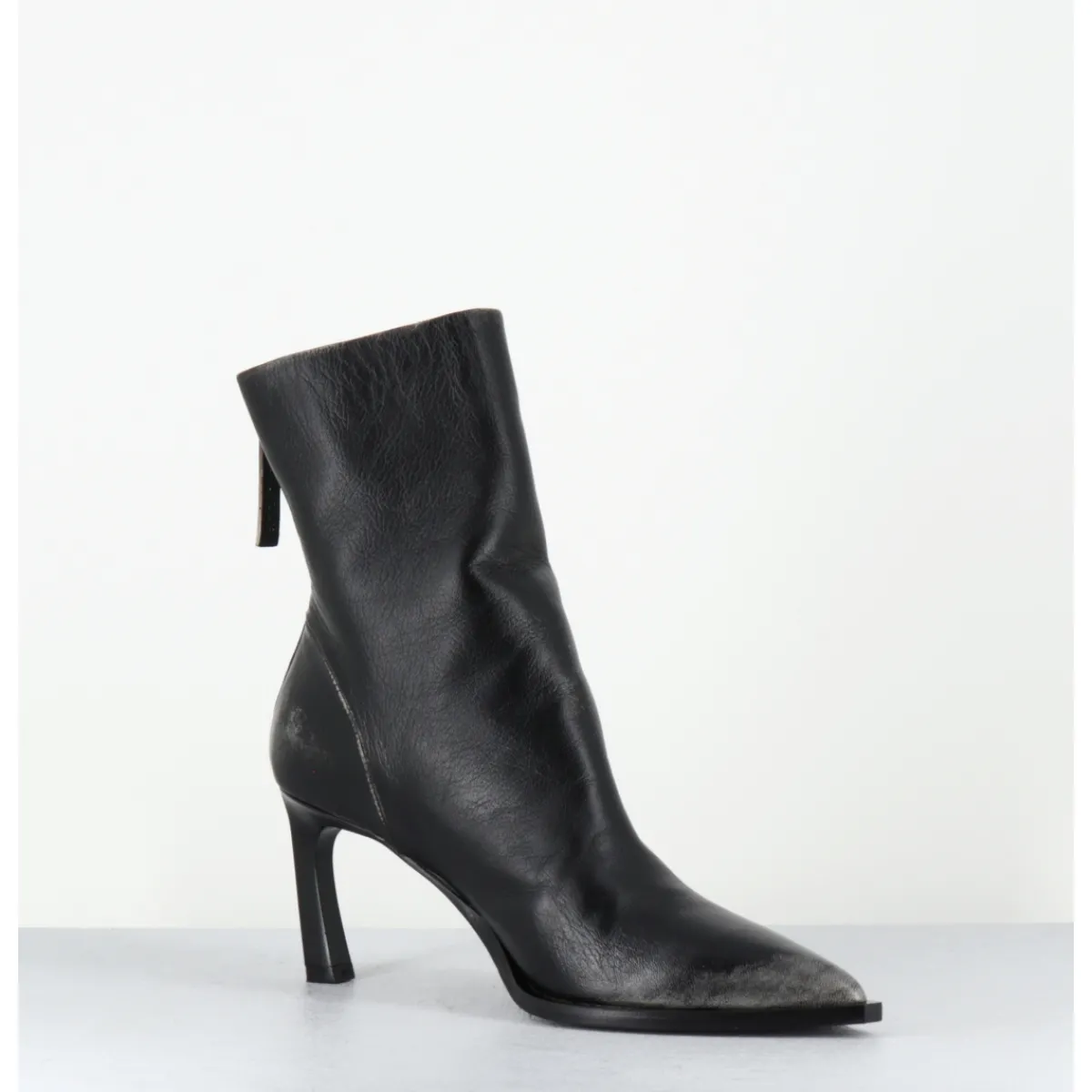 Boots^HALMANERA Boots bout pointu à talon en cuir anthracite brossé - ULA26 NIGER SHADE NOIR