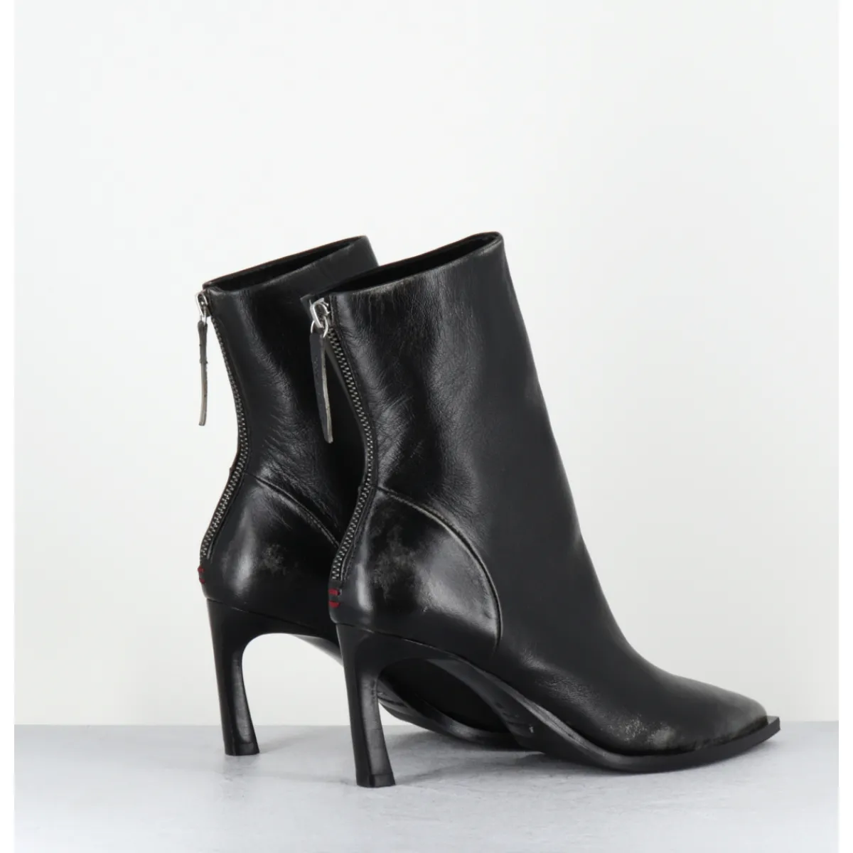 Boots^HALMANERA Boots bout pointu à talon en cuir anthracite brossé - ULA26 NIGER SHADE NOIR