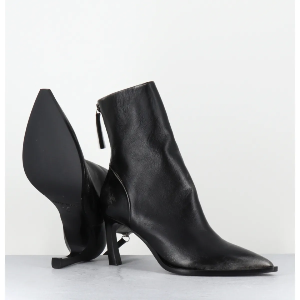 Boots^HALMANERA Boots bout pointu à talon en cuir anthracite brossé - ULA26 NIGER SHADE NOIR
