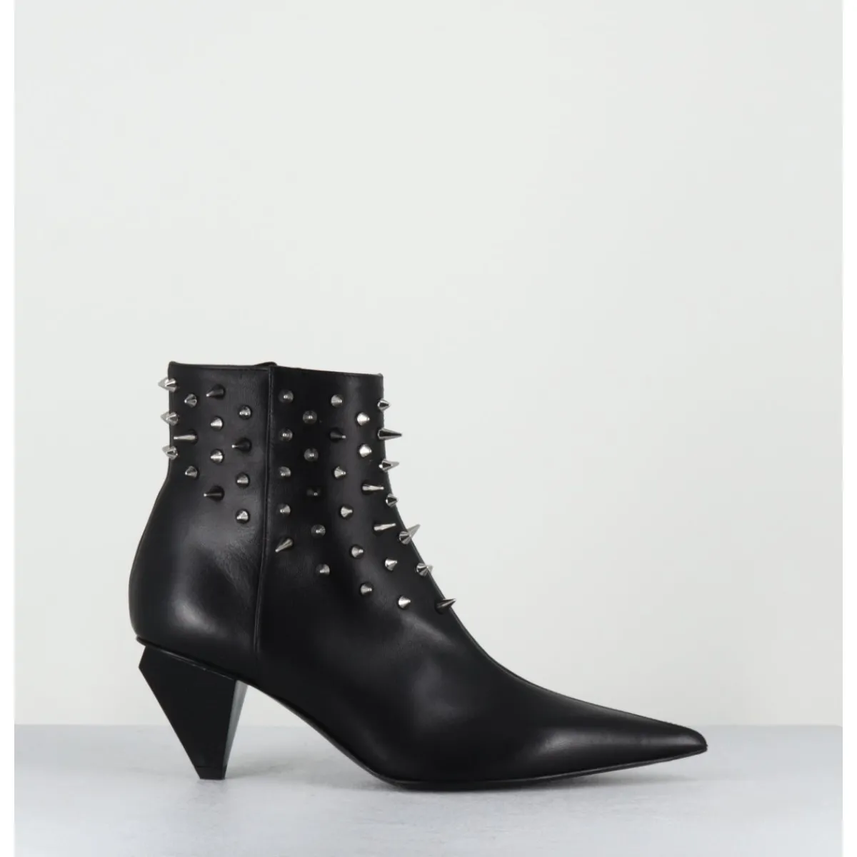 Boots^AGL Boots bout pointu en cuir à clous - KNIFE STUDS NERO NOIR