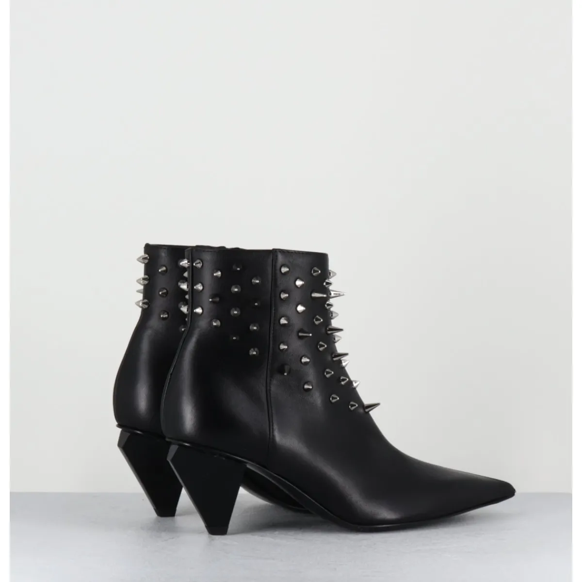 Boots^AGL Boots bout pointu en cuir à clous - KNIFE STUDS NERO NOIR
