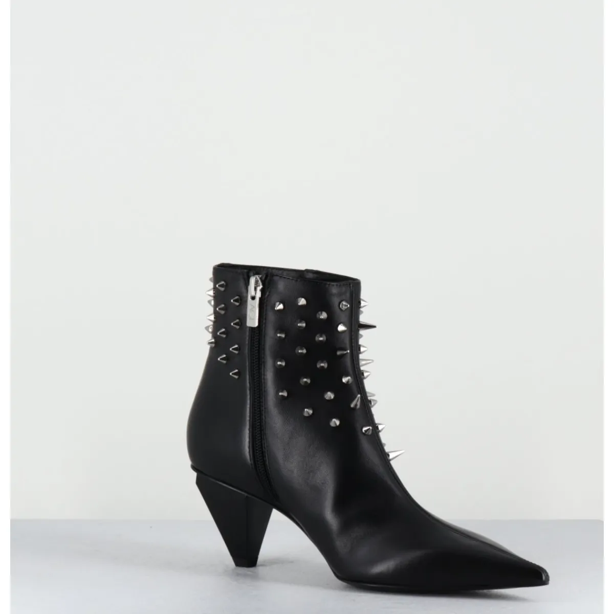 Boots^AGL Boots bout pointu en cuir à clous - KNIFE STUDS NERO NOIR
