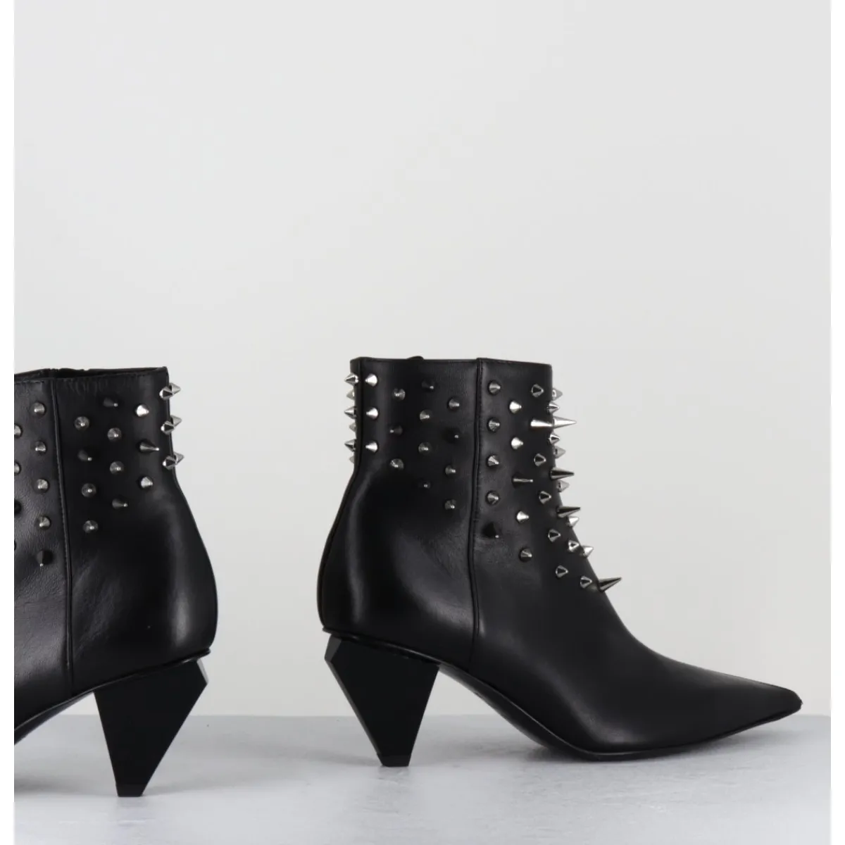 Boots^AGL Boots bout pointu en cuir à clous - KNIFE STUDS NERO NOIR