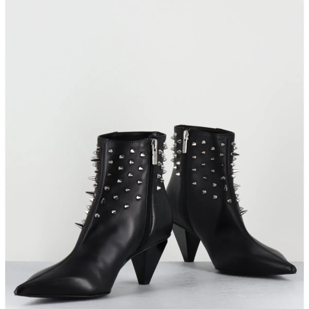 Boots^AGL Boots bout pointu en cuir à clous - KNIFE STUDS NERO NOIR