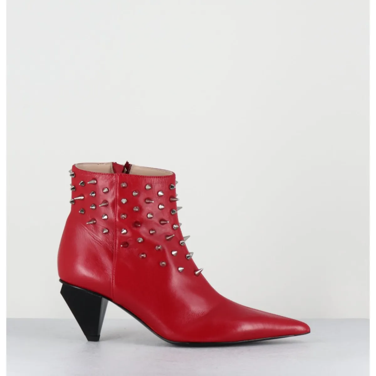 Boots^AGL Boots bout pointu en cuir à clous - KNIFE STUDS CERISE ROUGE