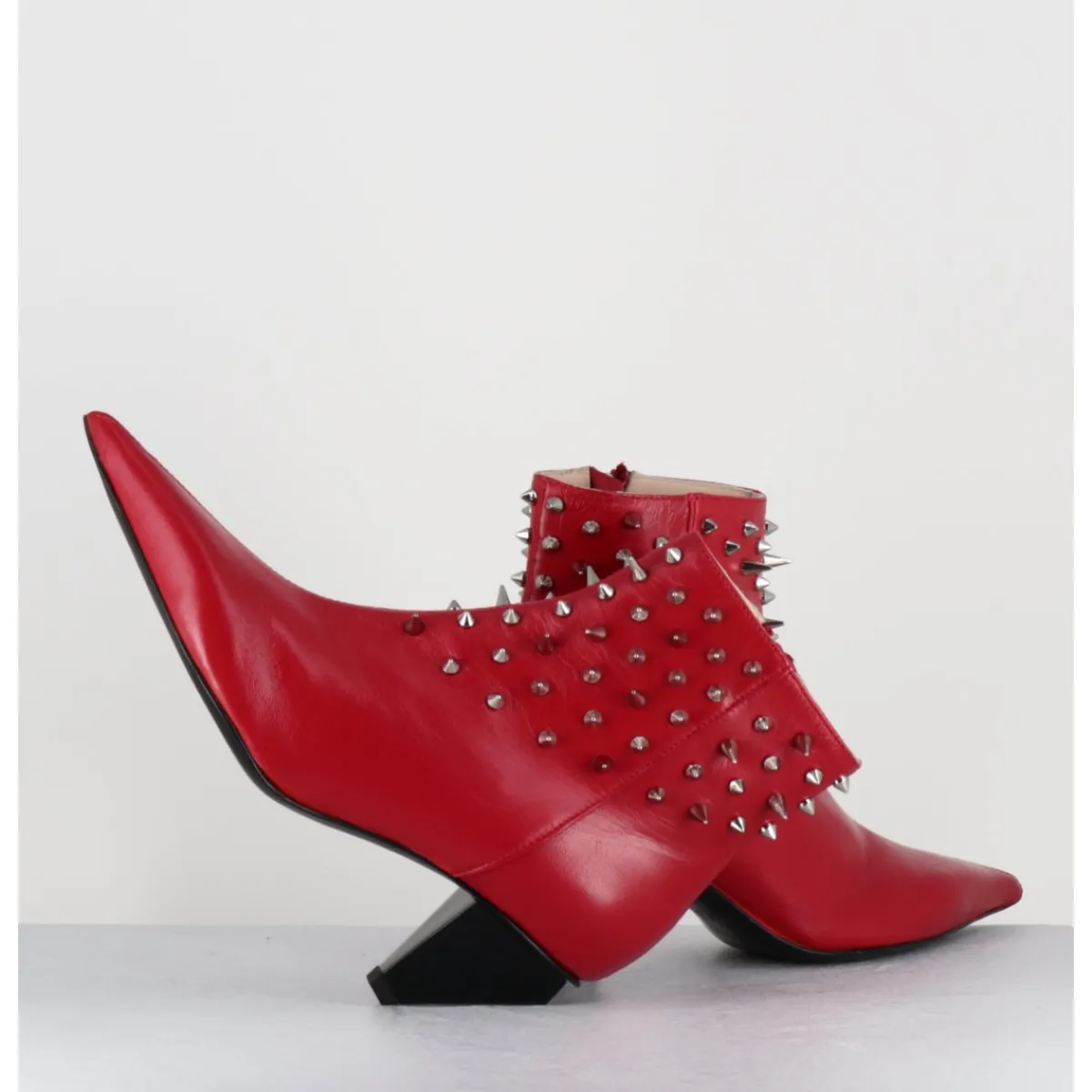 Boots^AGL Boots bout pointu en cuir à clous - KNIFE STUDS CERISE ROUGE