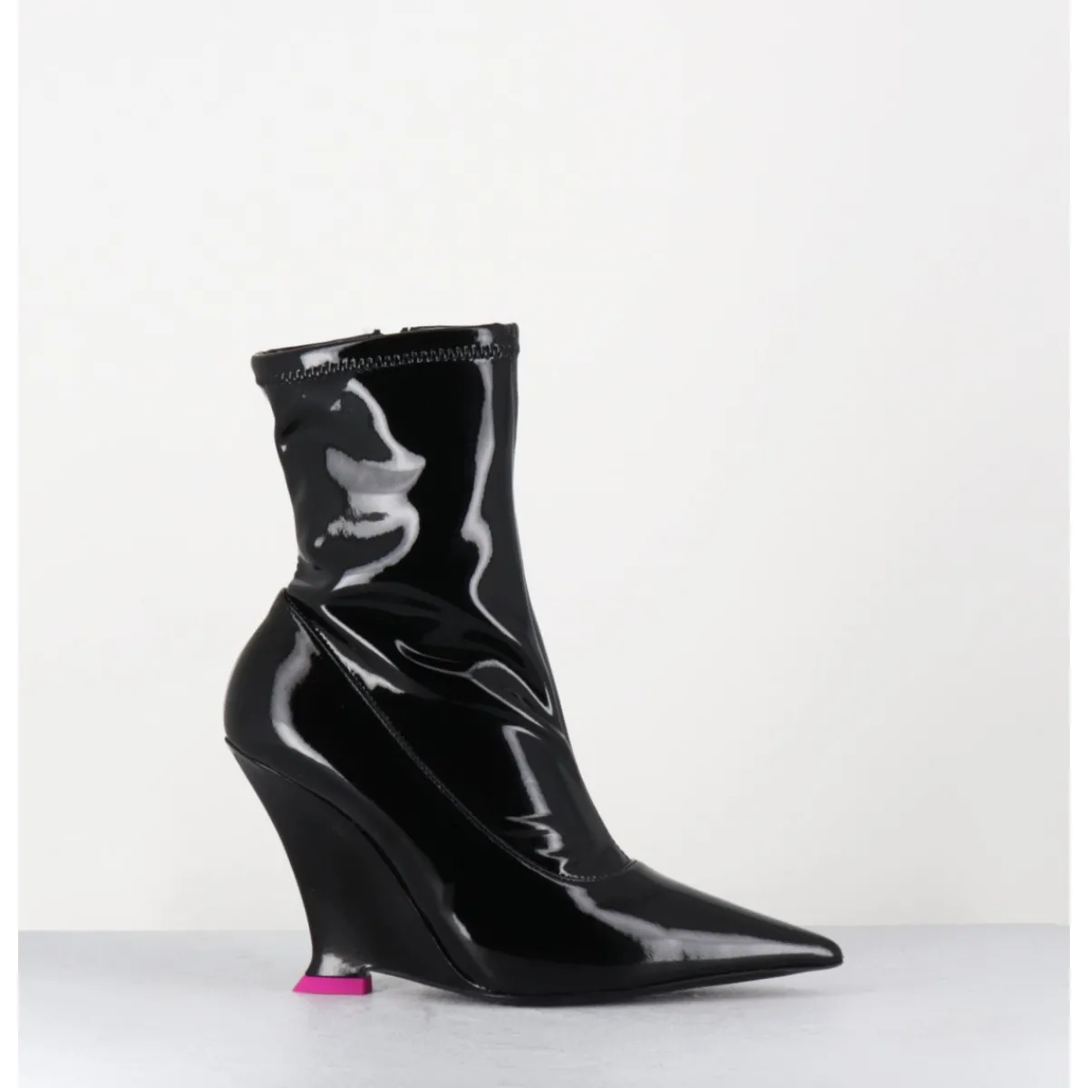 Boots^3JUIN Boots bout pointu vernis talon compensé y2k - MARLA FLUID BLACK NOIR