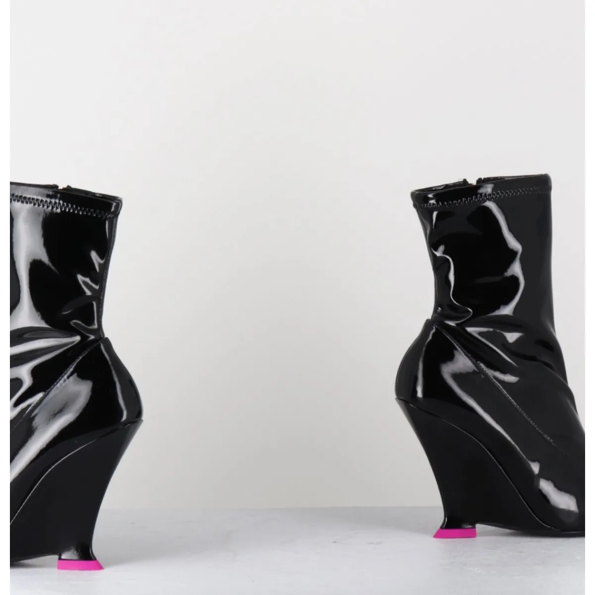 Boots^3JUIN Boots bout pointu vernis talon compensé y2k - MARLA FLUID BLACK NOIR