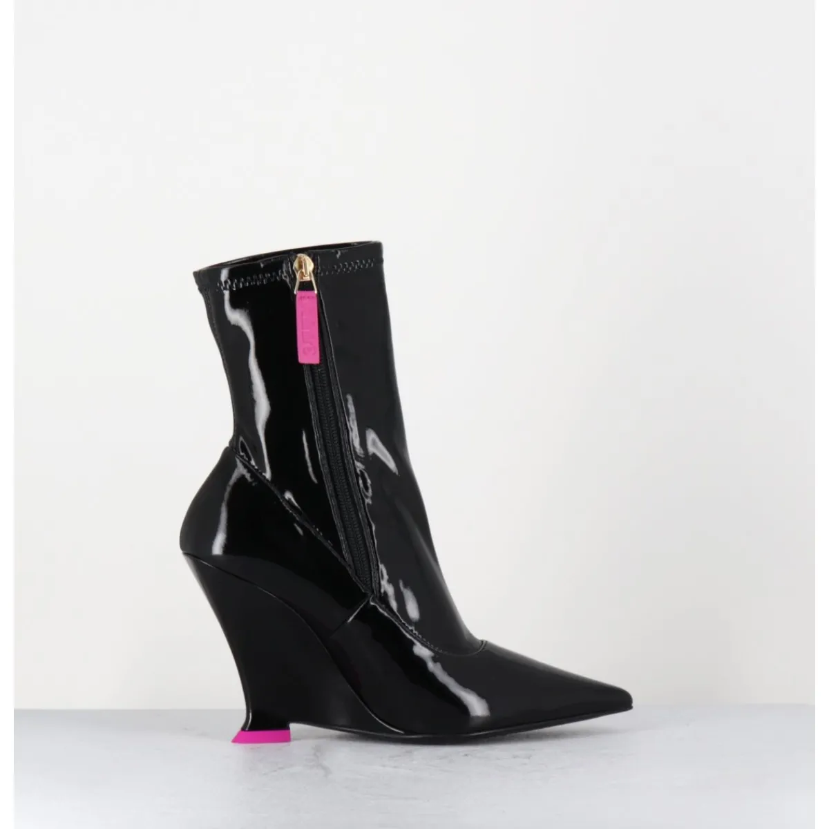 Boots^3JUIN Boots bout pointu vernis talon compensé y2k - MARLA FLUID BLACK NOIR