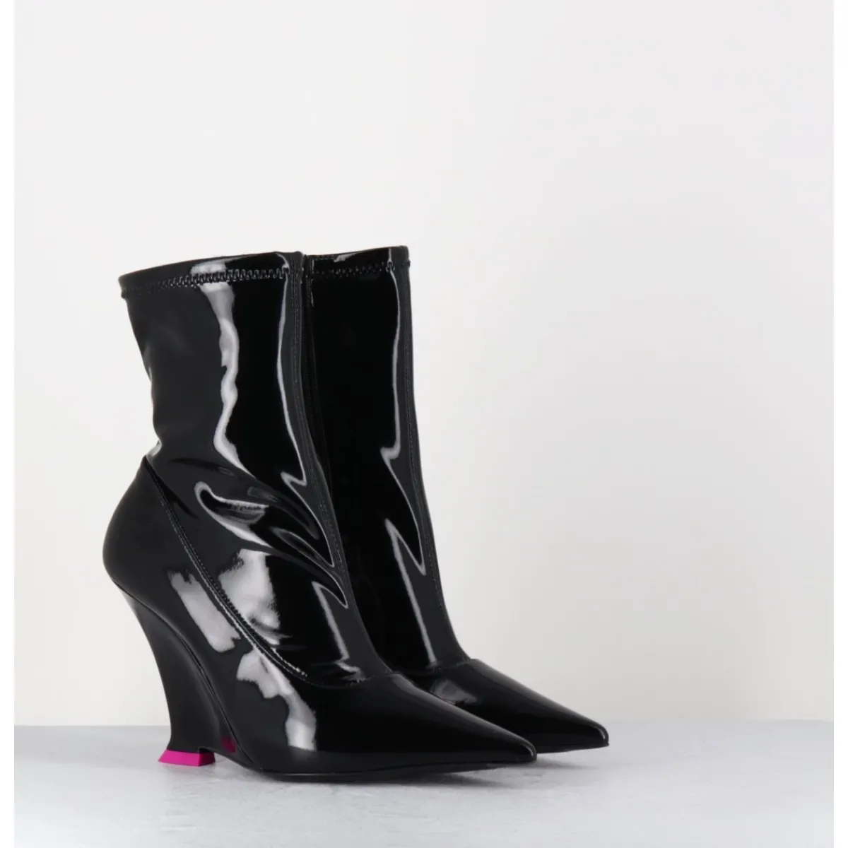 Boots^3JUIN Boots bout pointu vernis talon compensé y2k - MARLA FLUID BLACK NOIR