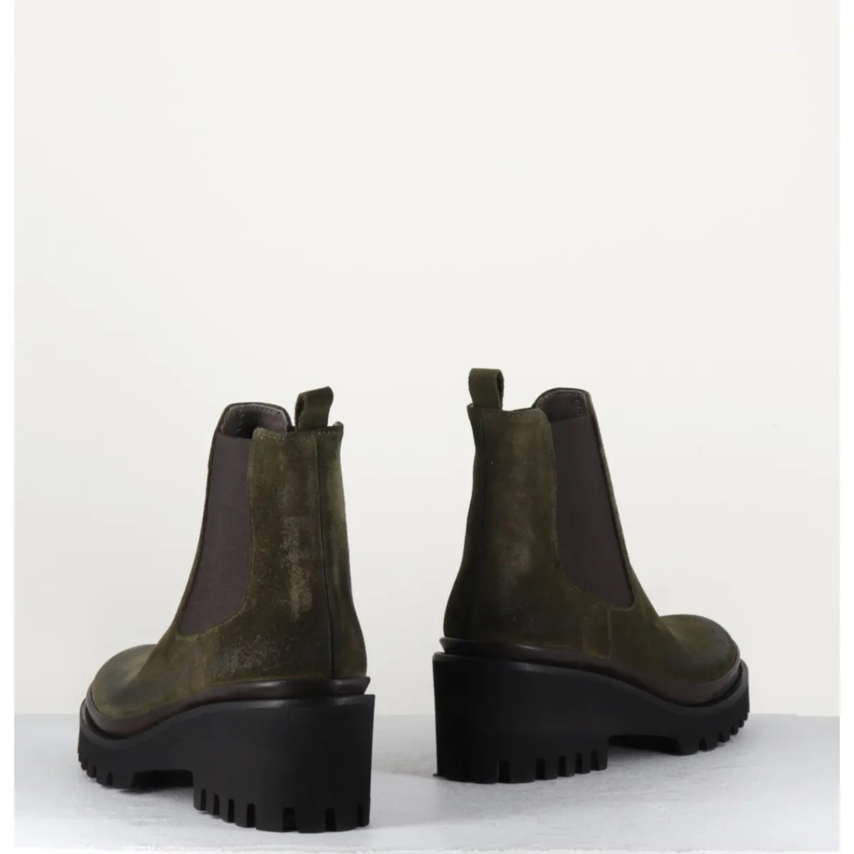 Boots^GARRICE LAB Boots chelsea en daim kaki & semelle micro - BRADI OIL MILITARE