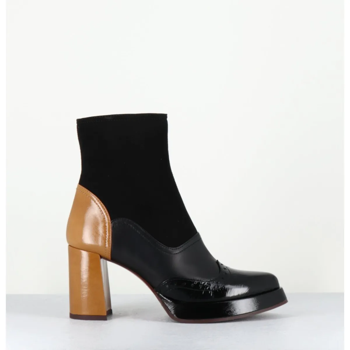 Boots^CHIE MIHARA Boots cuir noir & talon beige bout pointu fleuri - FAYU MASERATI NEGRO