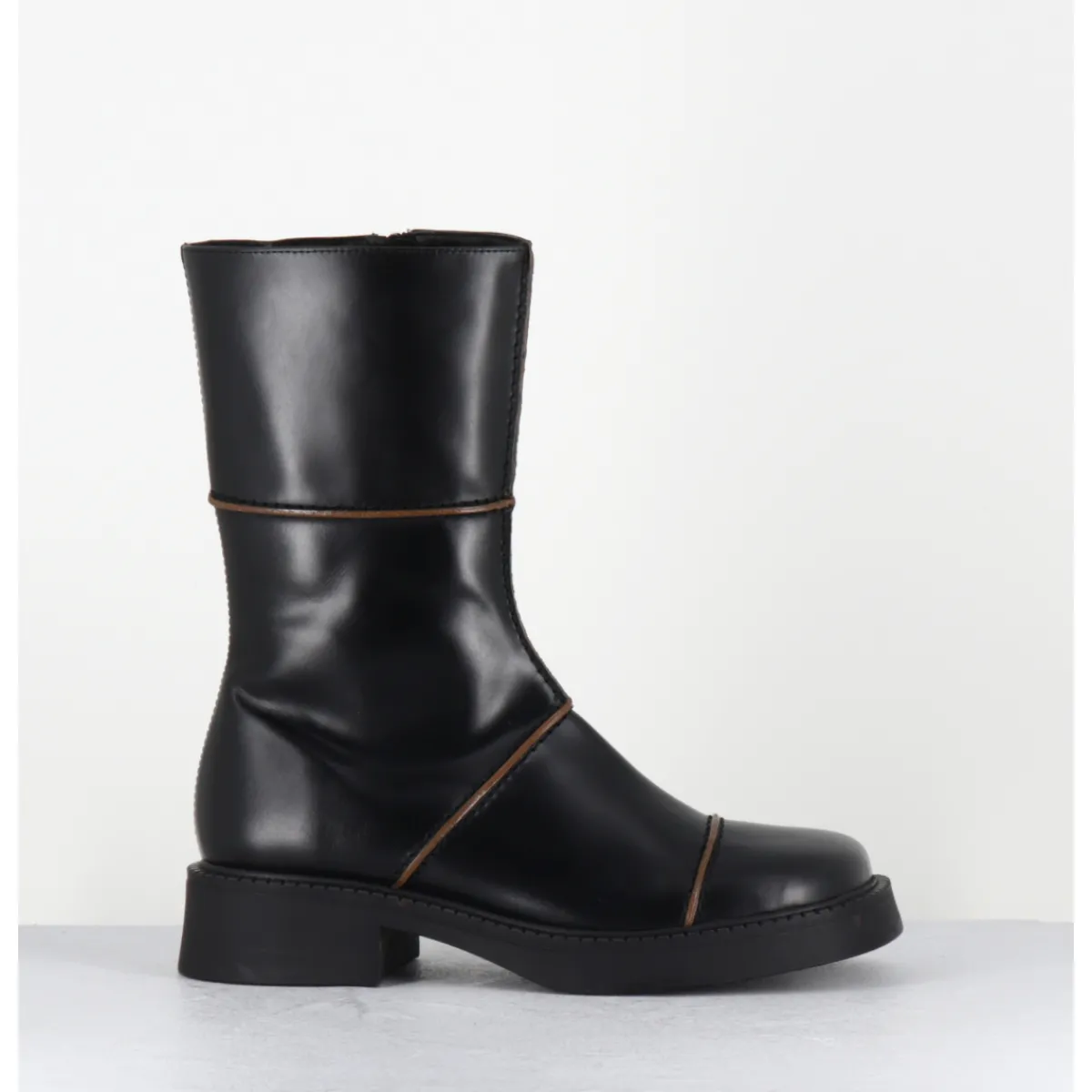 Boots^E8 BY MIISTA Boots cuir surpiqûres marron bout carré 90s - DAHLIAH24 BLACK BOOTS NOIR