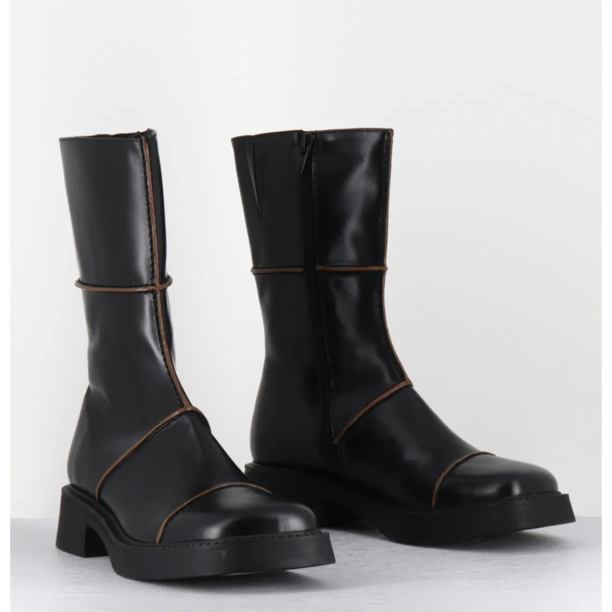 Boots^E8 BY MIISTA Boots cuir surpiqûres marron bout carré 90s - DAHLIAH24 BLACK BOOTS NOIR