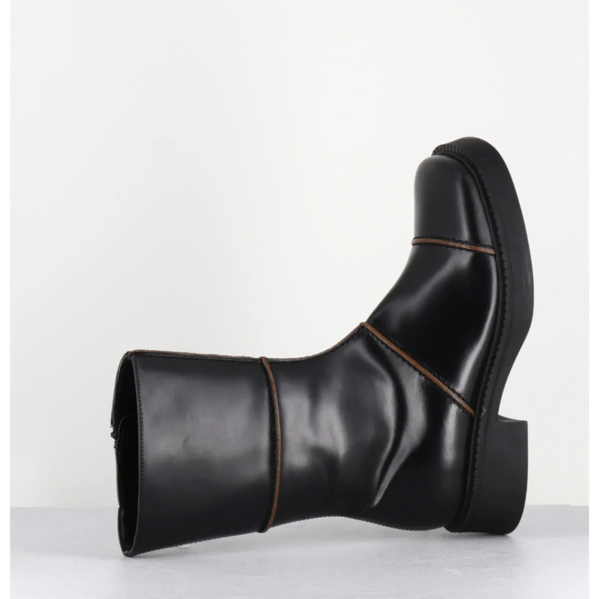 Boots^E8 BY MIISTA Boots cuir surpiqûres marron bout carré 90s - DAHLIAH24 BLACK BOOTS NOIR