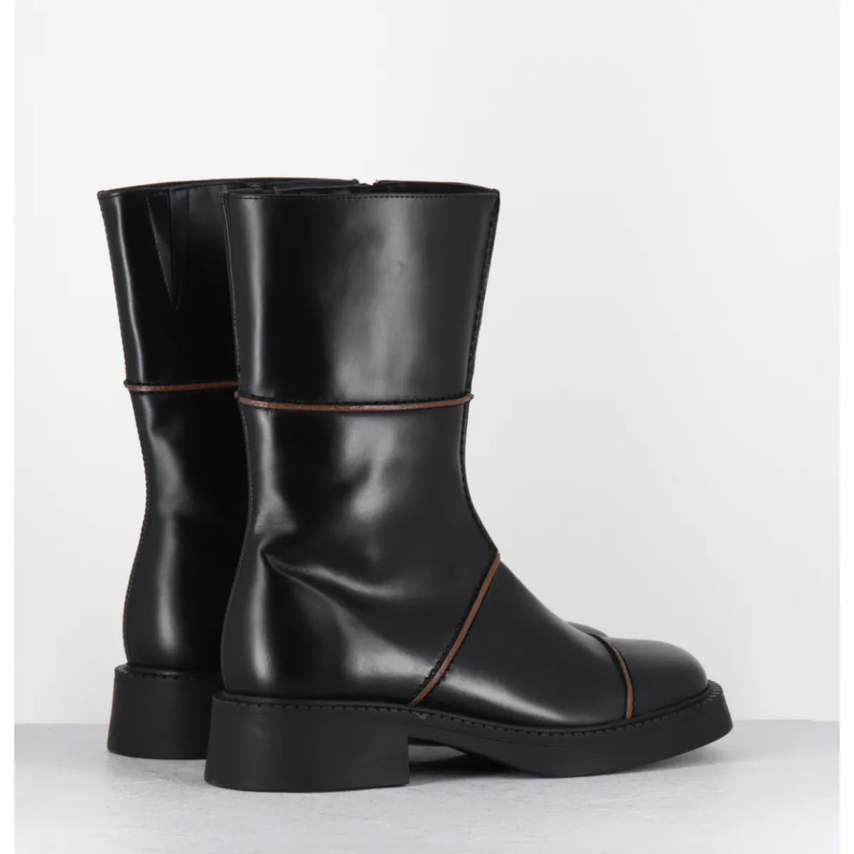 Boots^E8 BY MIISTA Boots cuir surpiqûres marron bout carré 90s - DAHLIAH24 BLACK BOOTS NOIR