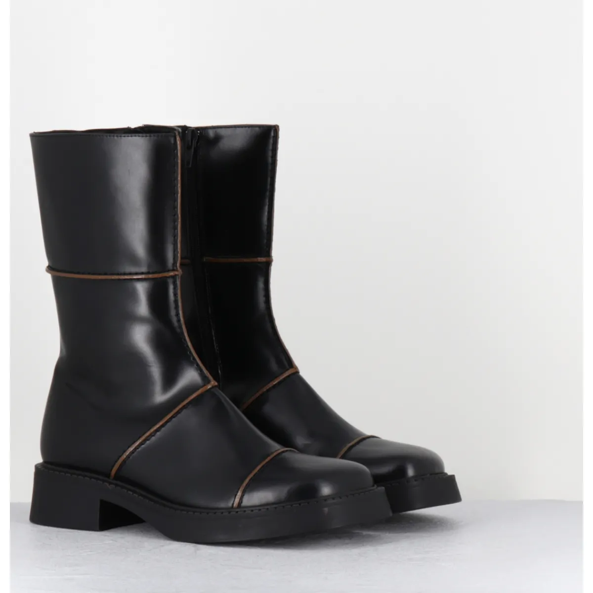 Boots^E8 BY MIISTA Boots cuir surpiqûres marron bout carré 90s - DAHLIAH24 BLACK BOOTS NOIR