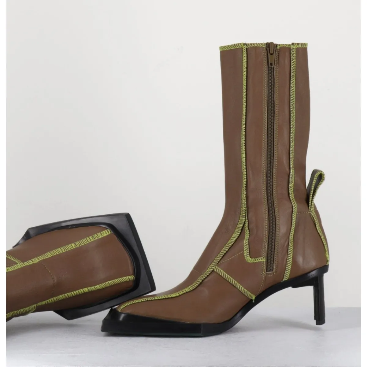 Boots^MIISTA Boots en cuir marron coutures graphiques vertes - EIMI GREEN BOOTS