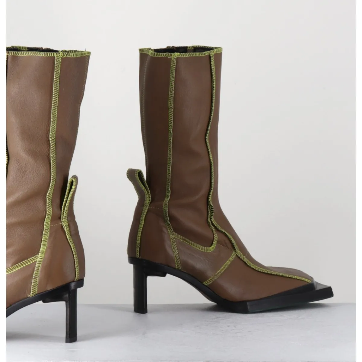 Boots^MIISTA Boots en cuir marron coutures graphiques vertes - EIMI GREEN BOOTS