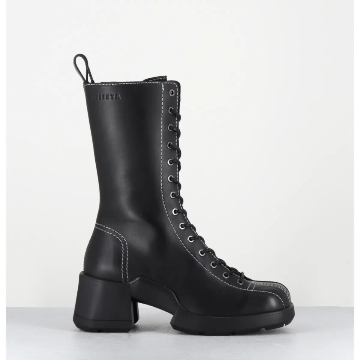 Boots^E8 BY MIISTA Boots en cuir à lacets & surpiqûres blanches - INGE BLACK ANKLE BOOTS NOIR