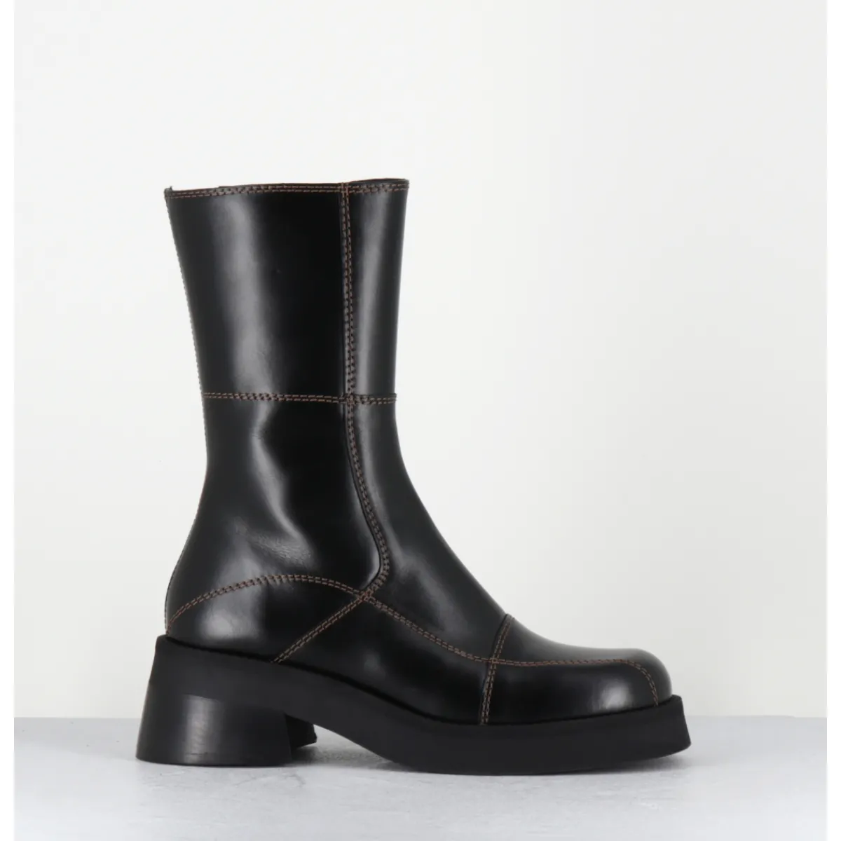 Boots^E8 BY MIISTA Boots en cuir & surpiqûres marron - HEYA BLACK BROWN BOOTS NOIR