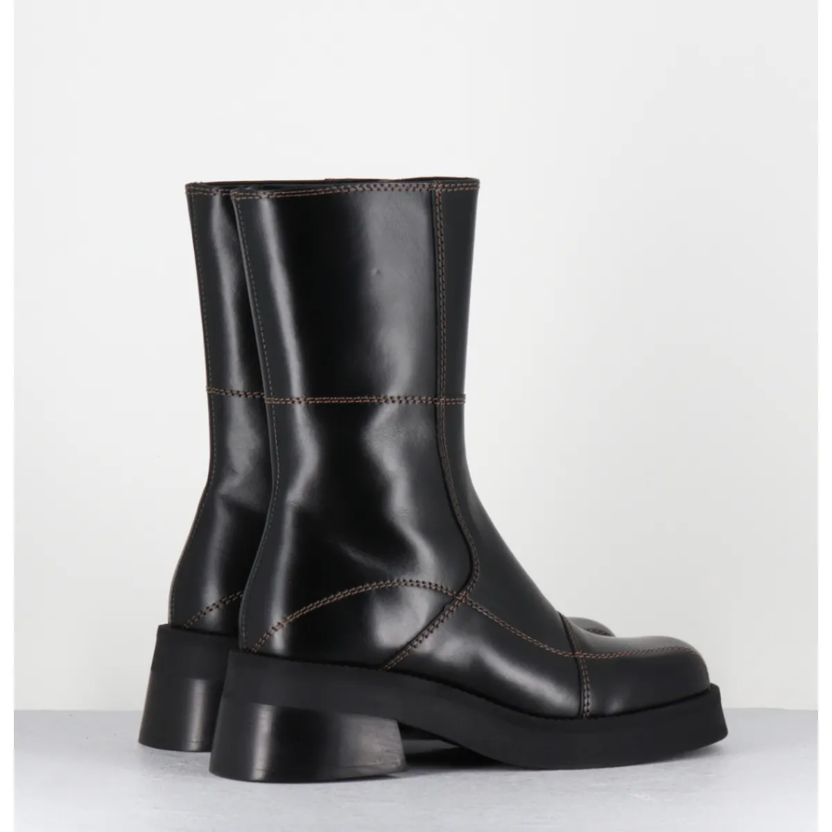 Boots^E8 BY MIISTA Boots en cuir & surpiqûres marron - HEYA BLACK BROWN BOOTS NOIR