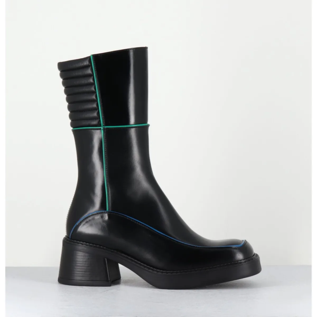 Boots^E8 BY MIISTA Boots en cuir & surpiqûres vert + bleu - KERRI BLACK BOOTS NOIR