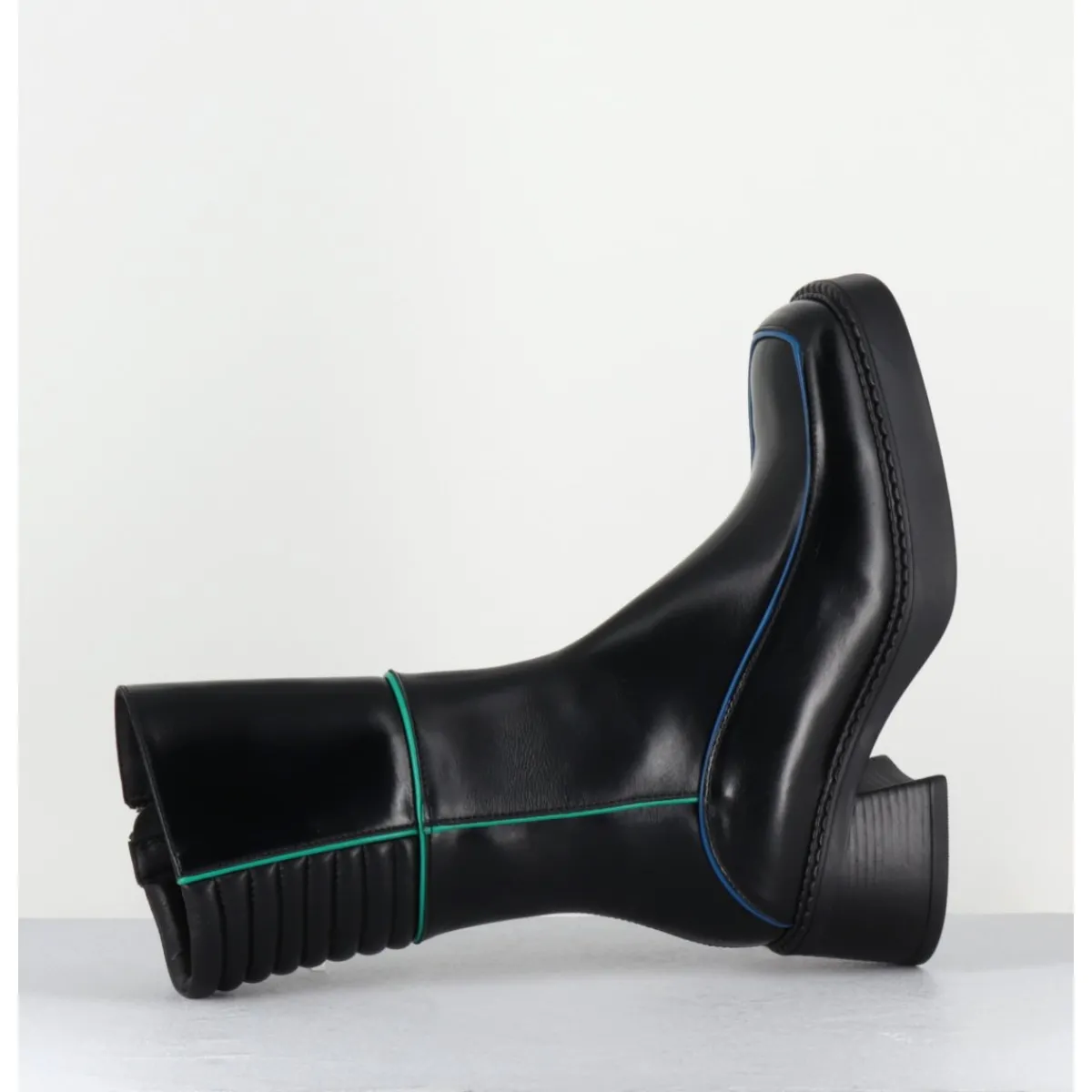 Boots^E8 BY MIISTA Boots en cuir & surpiqûres vert + bleu - KERRI BLACK BOOTS NOIR