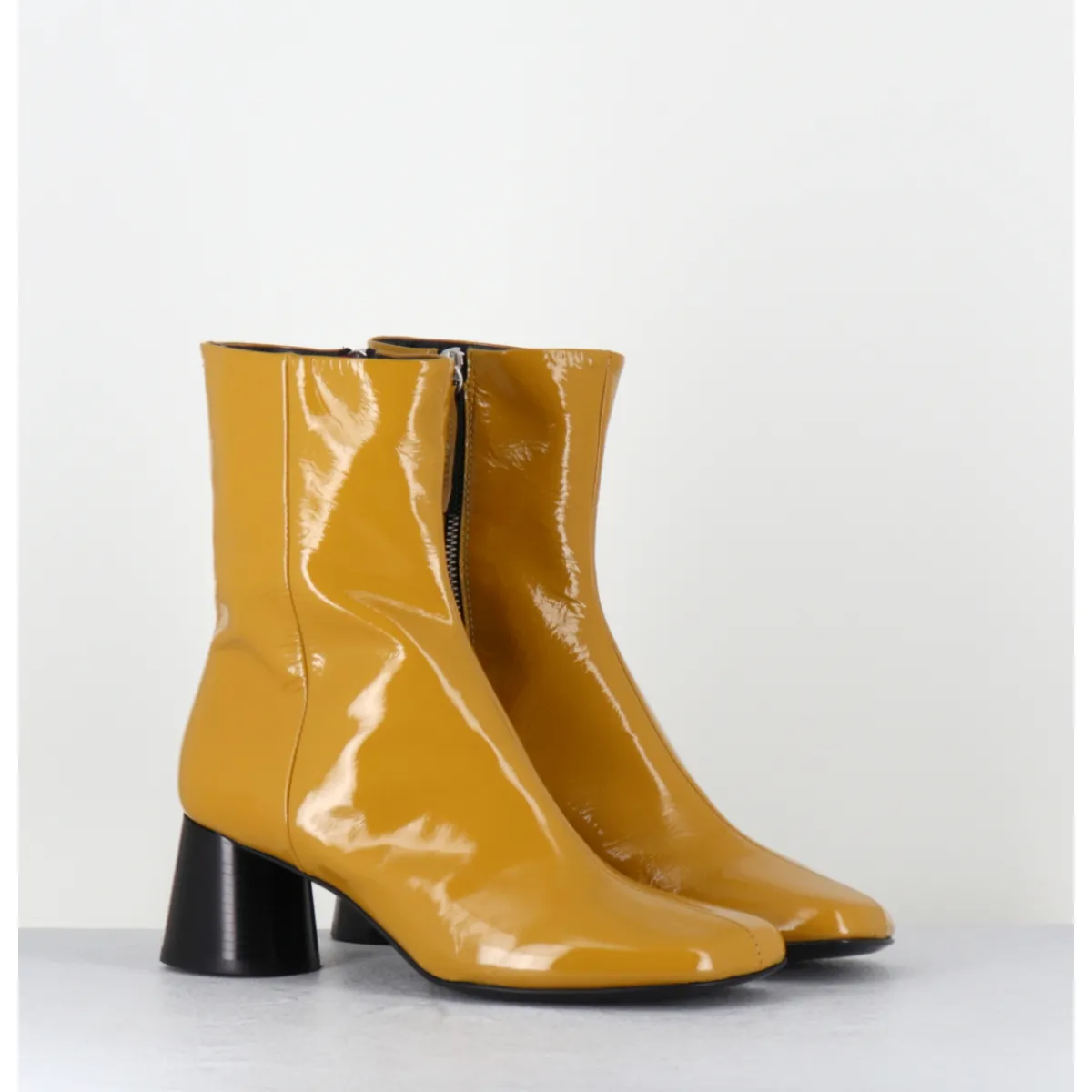Boots^HALMANERA Boots en cuir vernis jaune talon cylindrique - DANI04 MUNA LUPPOLO MOUTARDE