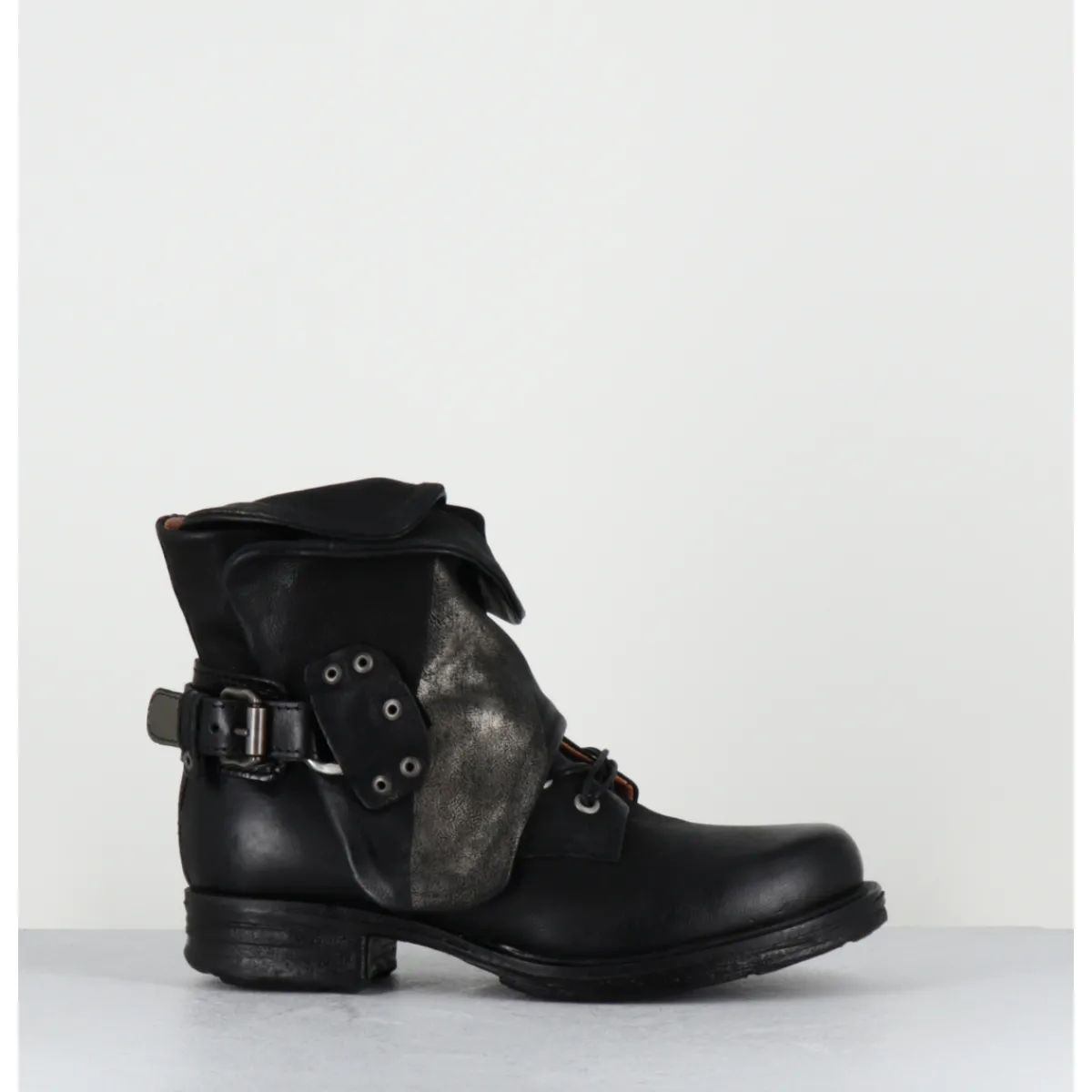 Boots | Bikers^A.S.98 Boots rangers à lacets en cuir et doré asymétriques - 259211 NERO NOIR