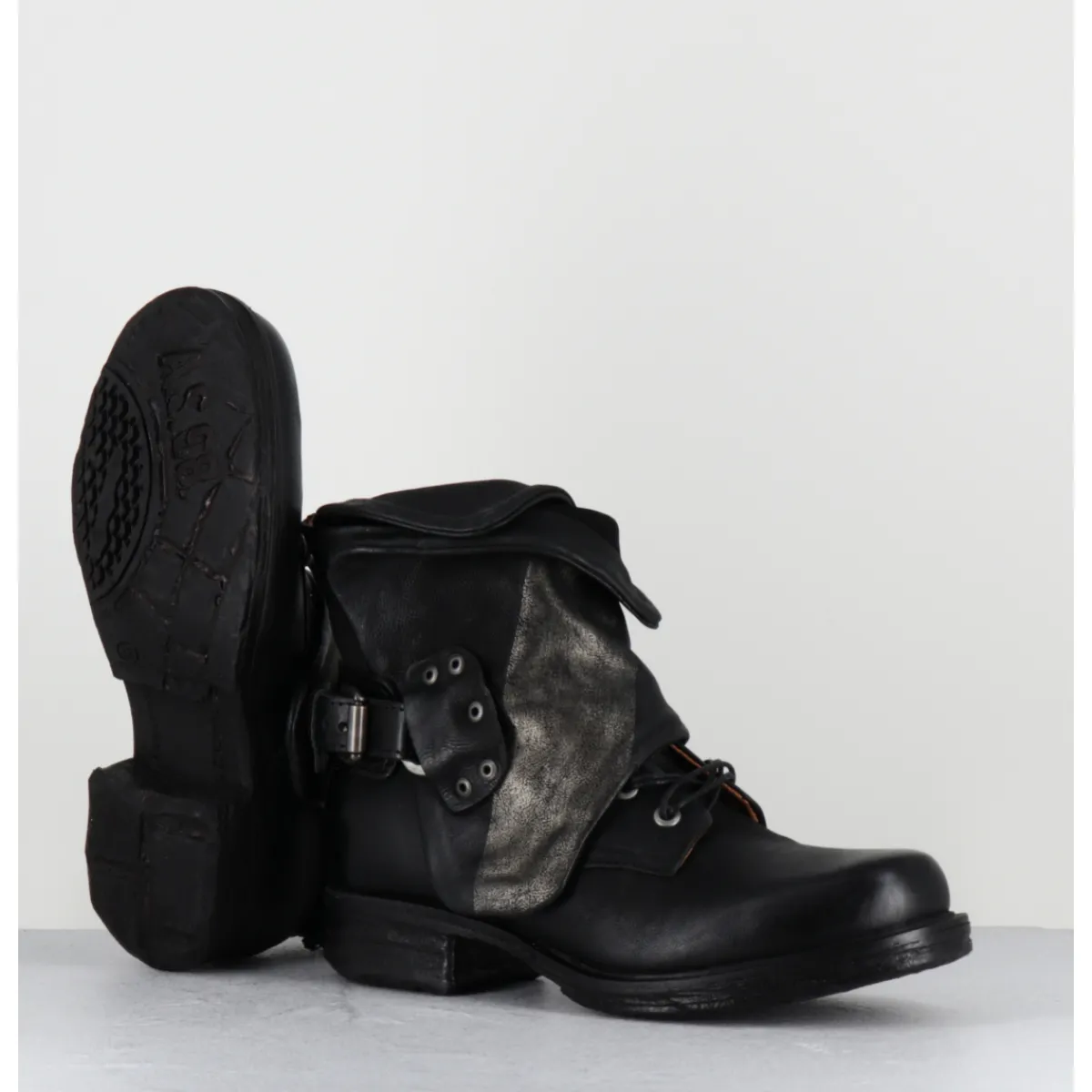 Boots | Bikers^A.S.98 Boots rangers à lacets en cuir et doré asymétriques - 259211 NERO NOIR