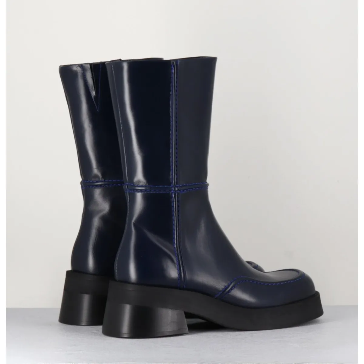 Boots^E8 BY MIISTA Boots 90s tige haute en cuir lisse - INNE BLU BOOTS BLEU