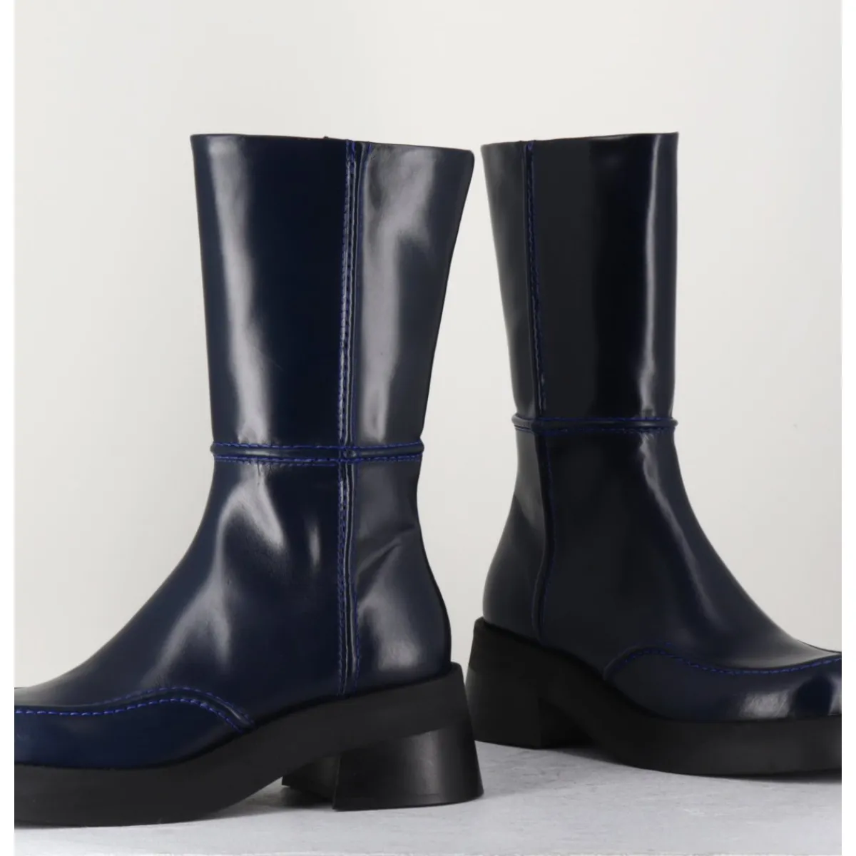 Boots^E8 BY MIISTA Boots 90s tige haute en cuir lisse - INNE BLU BOOTS BLEU