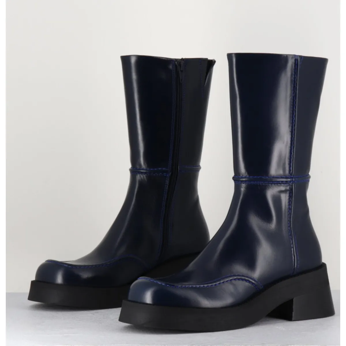 Boots^E8 BY MIISTA Boots 90s tige haute en cuir lisse - INNE BLU BOOTS BLEU