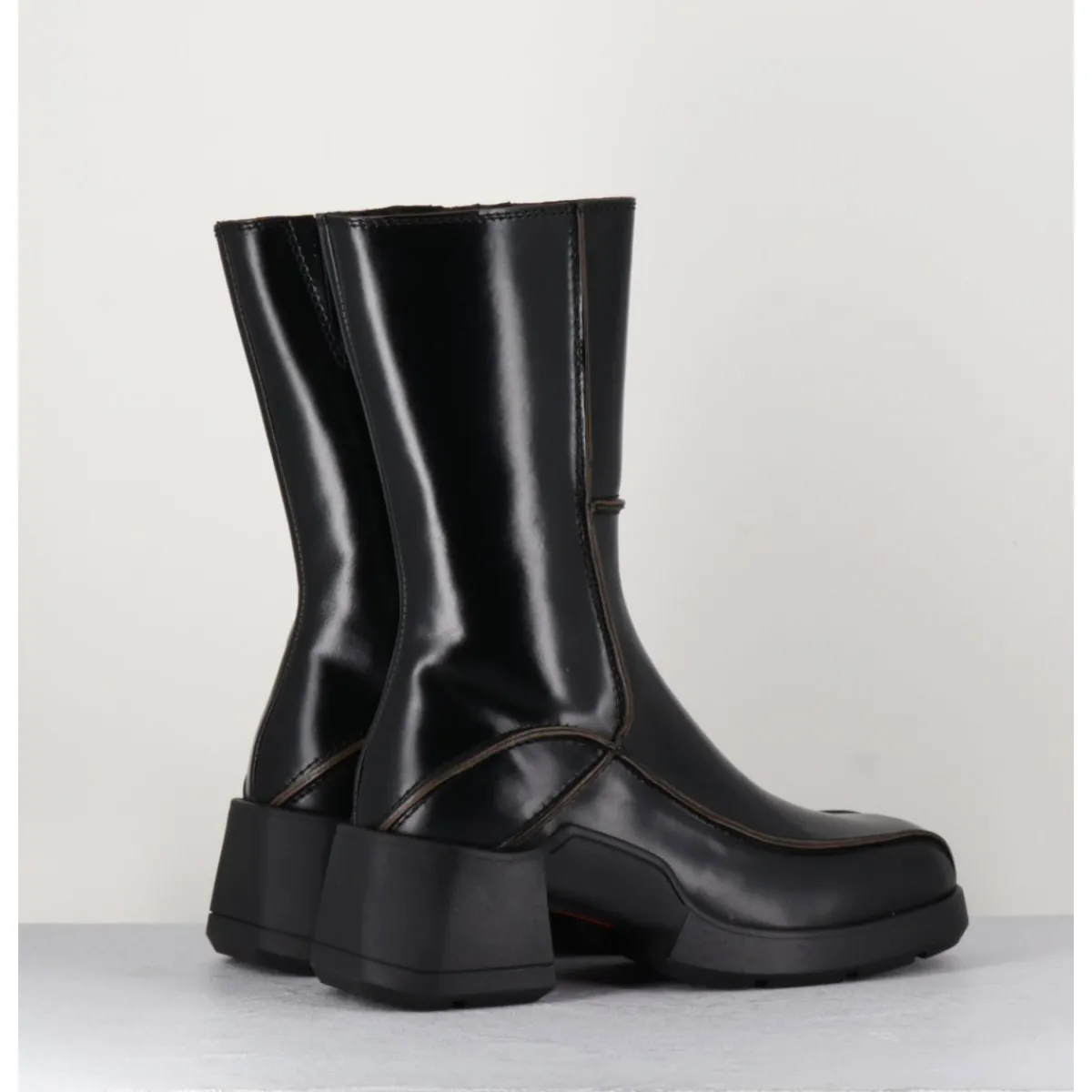 Boots^E8 BY MIISTA Boots tige haute en cuir lisse aux bords khaki - MIEKO BLACK BOOTS NOIR