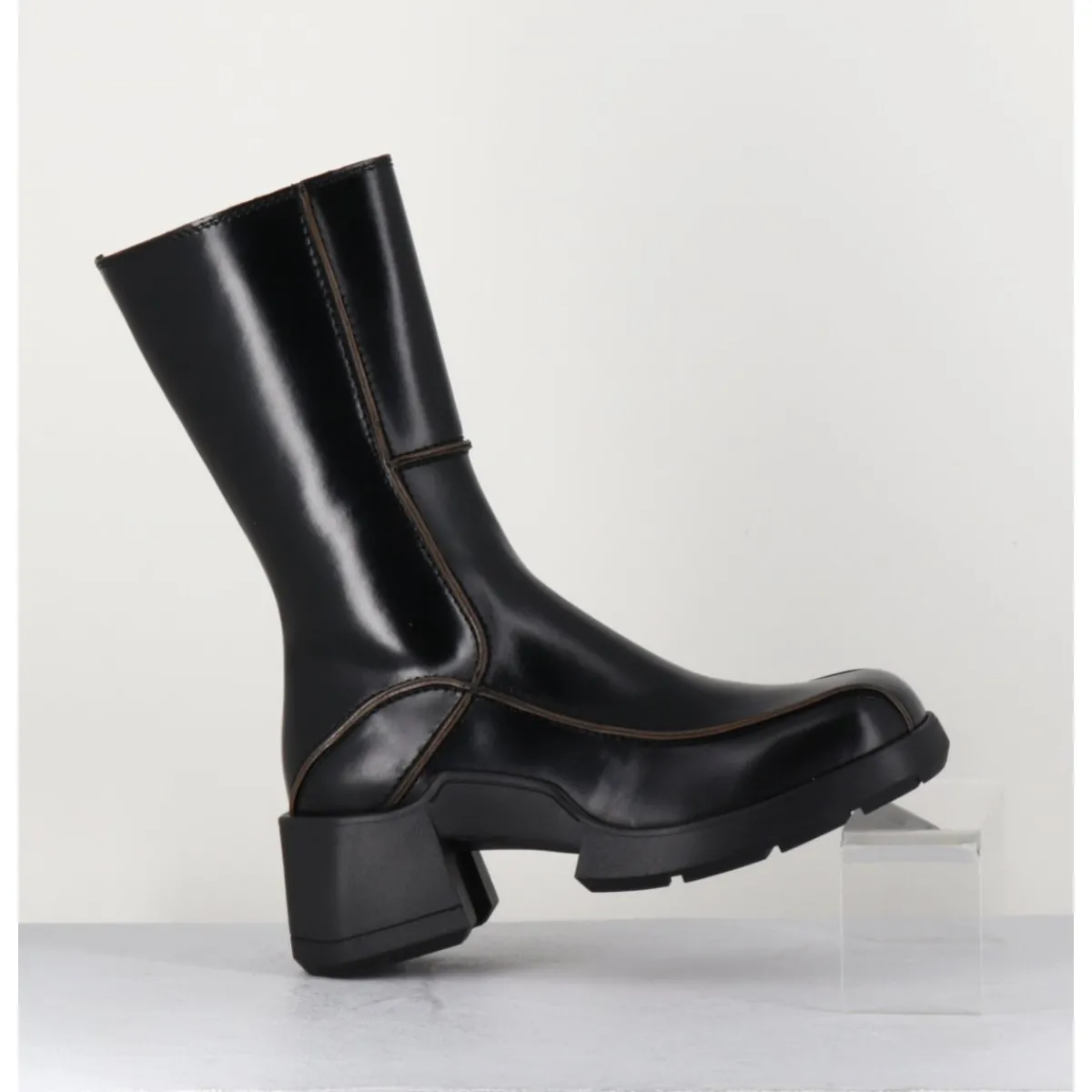 Boots^E8 BY MIISTA Boots tige haute en cuir lisse aux bords khaki - MIEKO BLACK BOOTS NOIR