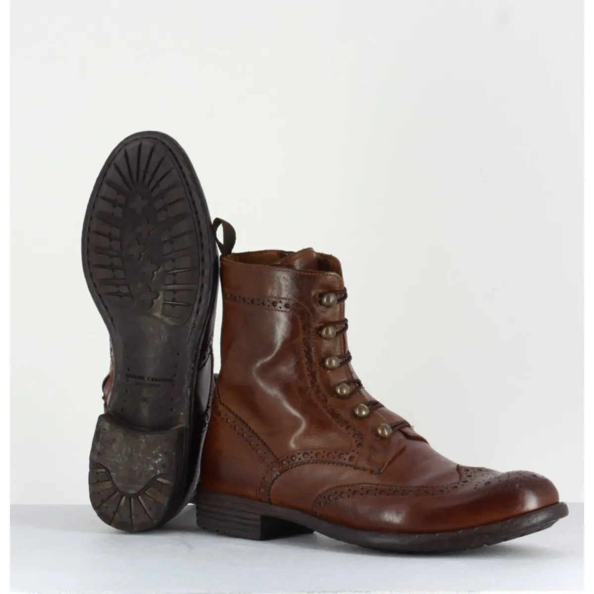 Boots^OFFICINE CREATIVE Bottines à boutonnière & motif brogue en cuir camel - MARS018 SAUVAGE COGNAC