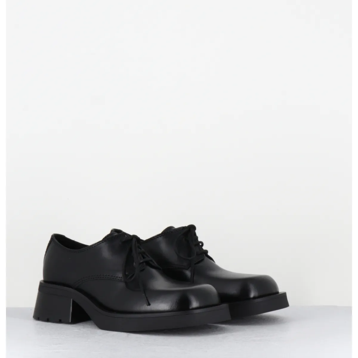 Chaussures^E8 BY MIISTA Chaussures à lacets en cuir bout carré - ALTHEA BLACK BROGUES NOIR