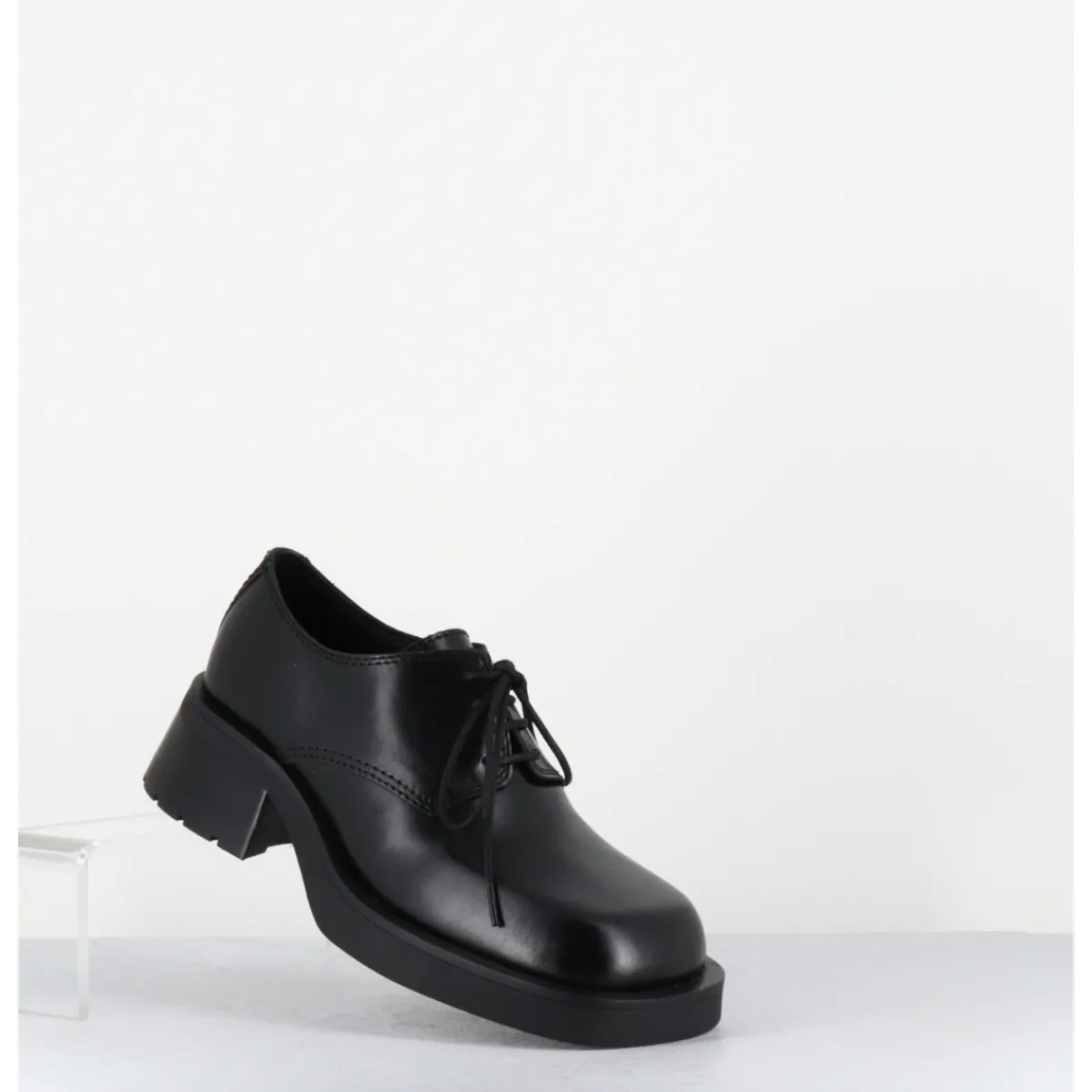 Chaussures^E8 BY MIISTA Chaussures à lacets en cuir bout carré - ALTHEA BLACK BROGUES NOIR